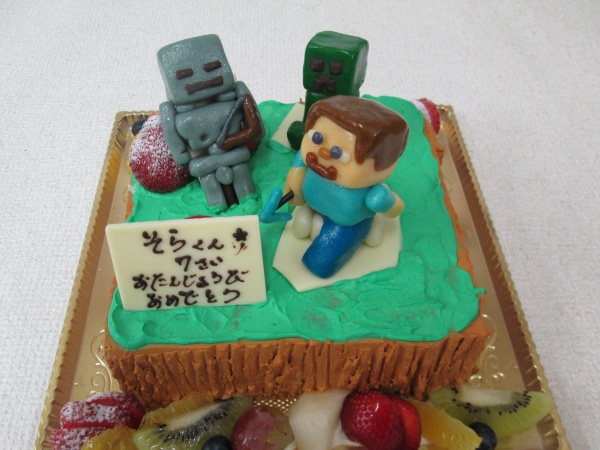 バースデーケーキに マインクラフトのスティーブとスケルトンとクリーパーを立体で 大阪市東住吉区 パティスリーデコ