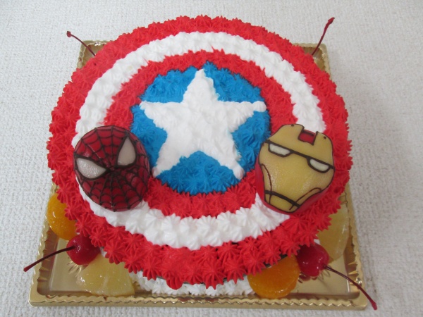 通販ケーキで キャプテンアメリカのロゴを立体形ケーキに 顔の立体もトッピングして 大阪市東住吉区 パティスリーデコ
