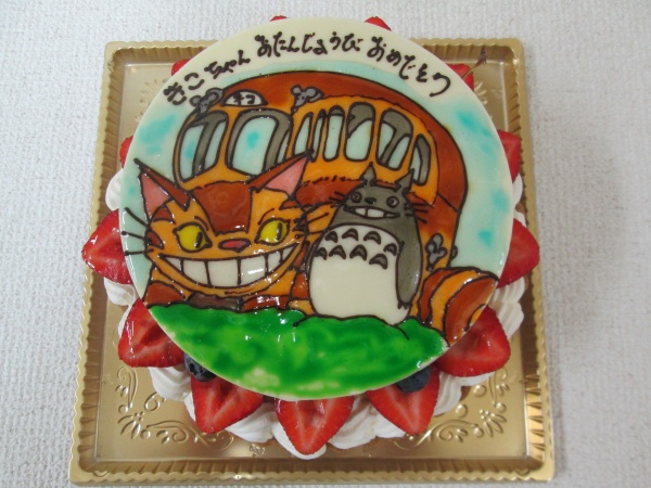 バースデーケーキに ご指定イラストのトトロとネコバスをプレートで 大阪市東住吉区 パティスリーデコ