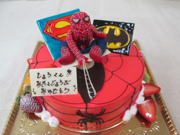 バースデーケーキに スパイダーマンを立体で バットマンのロゴなどプレートで 大阪市東住吉区 パティスリーデコ