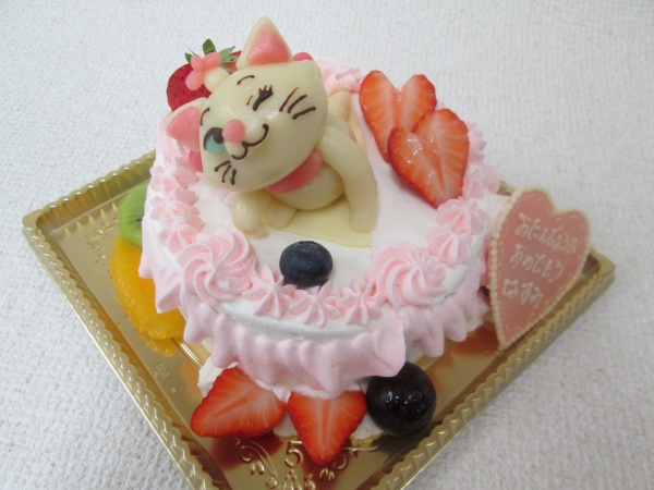 バースデーケーキに おしゃれキャットマリーを立体でトッピング 大阪市東住吉区 パティスリーデコ