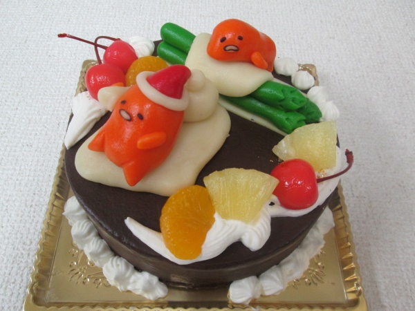 通販のクリスマスケーキに サンタ帽をかぶったぐでたまを立体でトッピング 大阪市東住吉区 パティスリーデコ