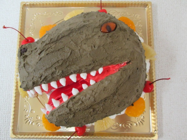 通販ケーキで 恐竜ティラノザウルスの顔を立体形ケーキで 大阪市東住吉区 パティスリーデコ