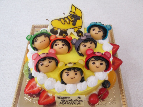 バースデーケーキに キスマイフット2のデフォルメ人形の顔を立体で ローラースケートをプレートで 大阪市東住吉区 パティスリーデコ