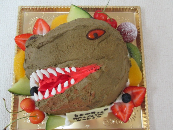バースデーケーキに 恐竜のティラノザウルスの顔を立体形ケーキで 大阪市東住吉区 パティスリーデコ
