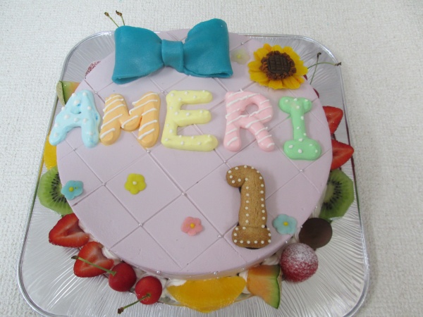 バースデーケーキに 薄紫色ナッペケーキにリボンとデザインアルファベットを立体的に 大阪市東住吉区 パティスリーデコ