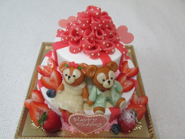 ウエディングケーキに 2段ケーキにウエディング衣装のダッフィーとシェリーメイを立体で 大阪市東住吉区 パティスリーデコ