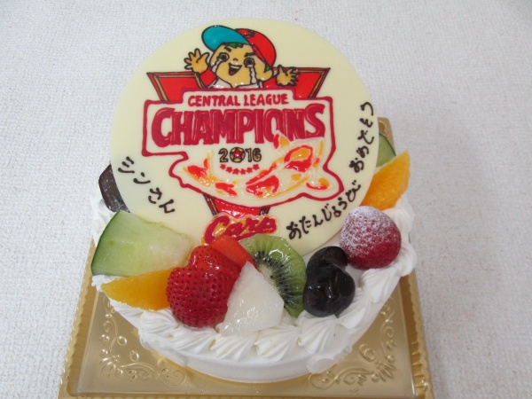 バースデーケーキに 優勝した広島カープのご指定のイラストをプレートで 大阪市東住吉区 パティスリーデコ