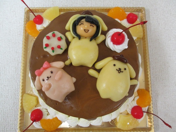 通販ケーキで プリン形ケーキにポムポムプリンとマカロンと女の子を立体で 大阪市東住吉区 パティスリーデコ