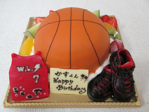 バースデーケーキに バスケットボール立体形ケーキにユニフォームとシューズを立体で 大阪市東住吉区 パティスリーデコ