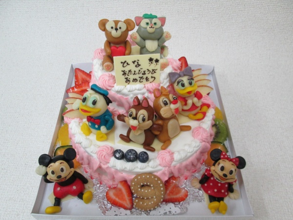 2段の大型ケーキに いっぱいのキャラクターを立体でトッピング 大阪市東住吉区 パティスリーデコ