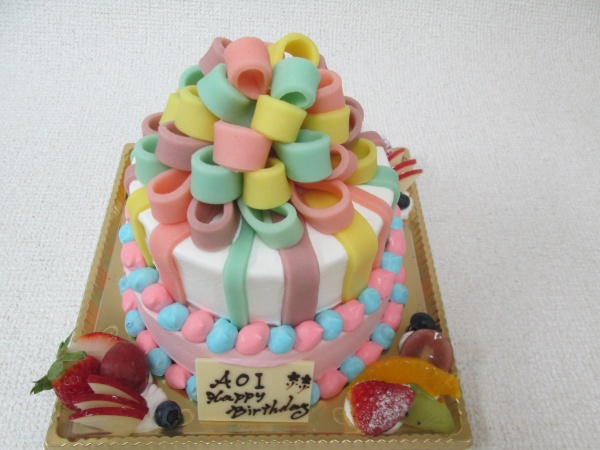 アースデーケーキに 色違いの2段ケーキにパステルカラーのリボンデコレーションで 大阪市東住吉区 パティスリーデコ