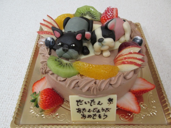 バースデーケーキに 愛犬のフレンチブルドッグを寝てるポーズの立体でトッピング 大阪市東住吉区 パティスリーデコ