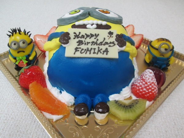 バースデーケーキに ミニオンのボブを立体形ケーキで ケビンとスチュアートを立体で 大阪市東住吉区 パティスリーデコ
