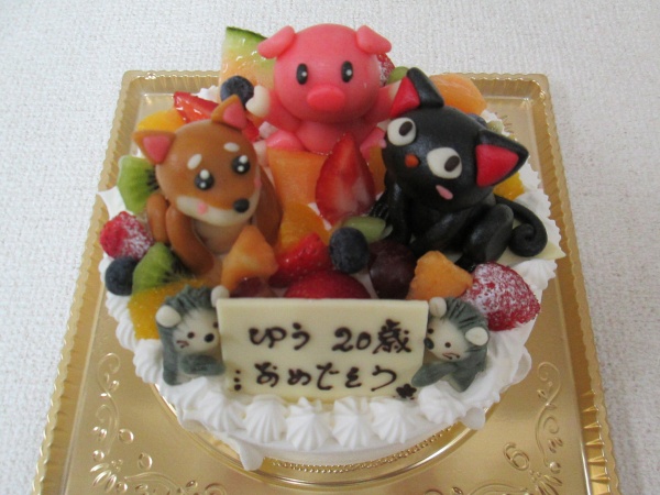 バースデーケーキに 柴犬 黒猫 ブタとハリネズミを立体でトッピング 大阪市東住吉区 パティスリーデコ
