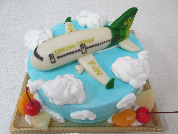 通販ケーキで 空模様ケーキにご指定の飛行機を立体でトッピング 大阪市東住吉区 パティスリーデコ