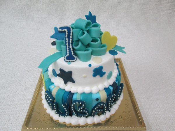 バースデーケーキに 2段ケーキでご指定のデザインとリボンを立体でトッピング 大阪市東住吉区 パティスリーデコ
