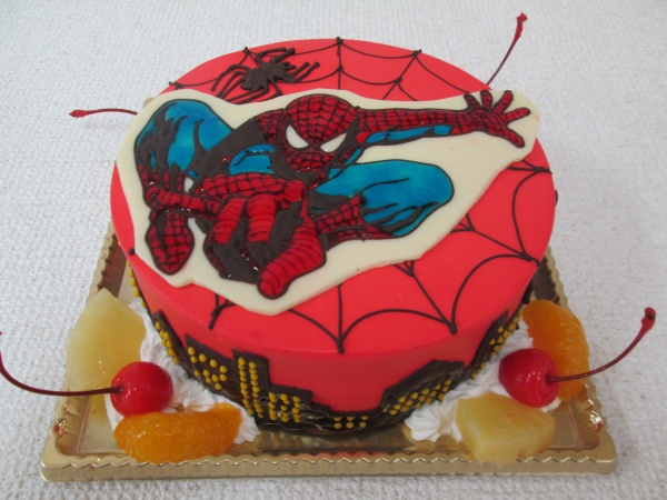 通販ケーキで スパイダーマンをプレートで ケーキ側面にビル群を描いて 大阪市東住吉区 パティスリーデコ