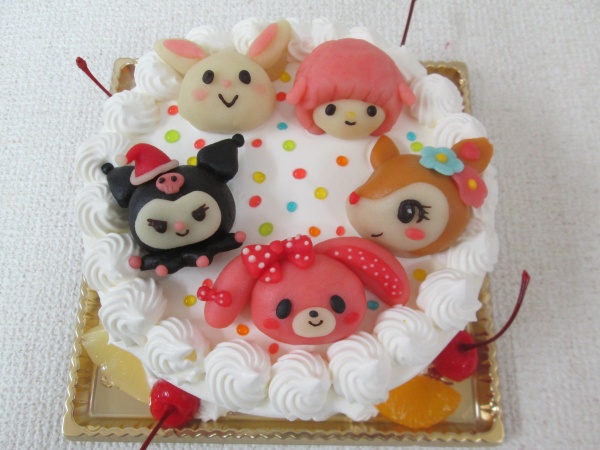 通販ケーキで ご指定のサンリオキャラクターの顔を立体でトッピング 大阪市東住吉区 パティスリーデコ