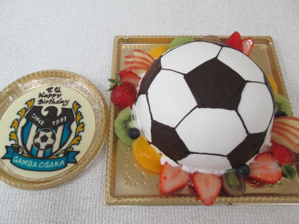 バースデーケーキに サッカーボール立体形ケーキにガンバ大阪のロゴプレート付で 大阪市東住吉区 パティスリーデコ