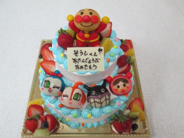 バースデーケーキに 2段ケーキにアンパンマンと仲間たちを立体でトッピング 大阪市東住吉区 パティスリーデコ