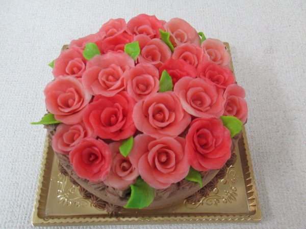通販ケーキで ピンク系のバラを立体でケーキにしきつめてトッピング 大阪市東住吉区 パティスリーデコ