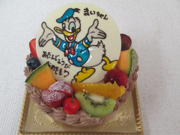 バースデーケーキに ドナルドダッグのイラストをプレートでトッピング 大阪市東住吉区 パティスリーデコ