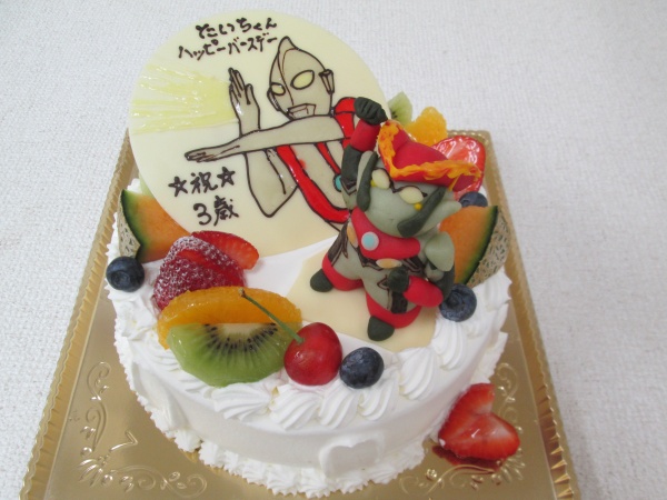 バースデーケーキに ご指定のウルトラマンをプレートで ウルトラマンロッソを立体で 大阪市東住吉区 パティスリーデコ