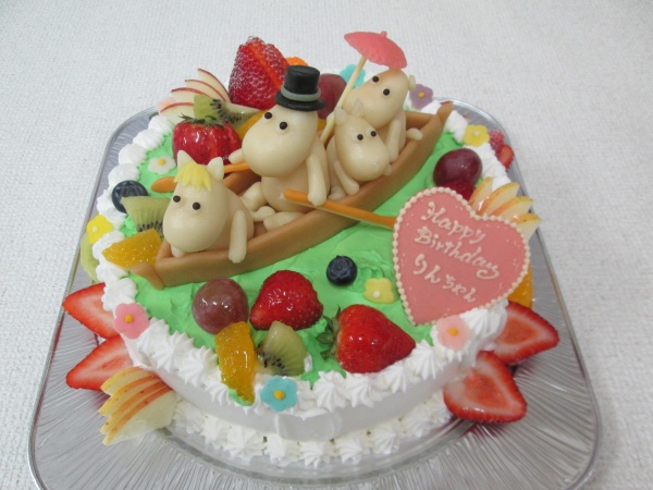 バースデーケーキに 草原イメージケーキにムーミンを立体でトッピング 大阪市東住吉区 パティスリーデコ