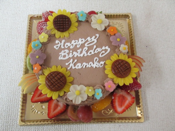 バースでケーキに ひまわりを中心に花のデコレーションケーキで 大阪市東住吉区 パティスリーデコ