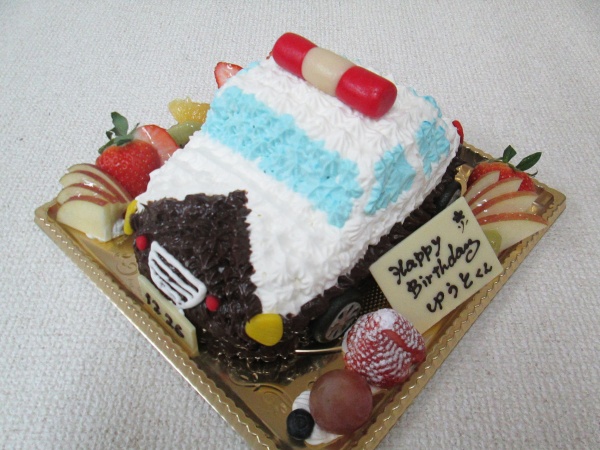 バースデーケーキに パトカーを絞り仕上げの立体形ケーキで ナンバープレートも付けて 大阪市東住吉区 パティスリーデコ