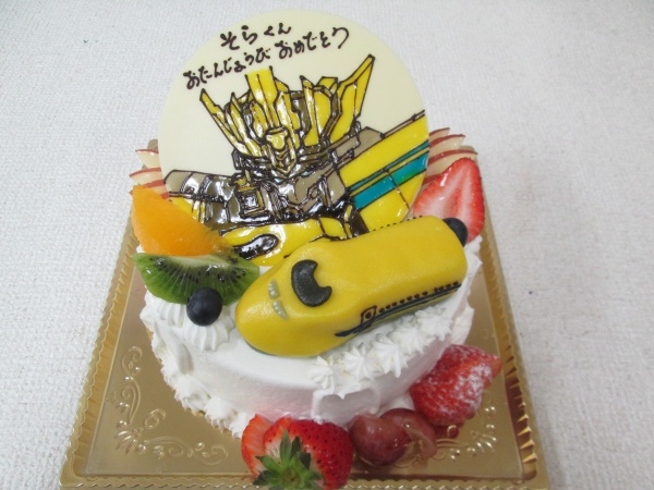 バースデーケーキに シンカリオンのドクターイエローをプレートと立体でトッピング 大阪市東住吉区 パティスリーデコ