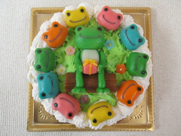 通販ケーキで 草原イメージケーキにカエルのピクルスを立体でトッピング 大阪市東住吉区 パティスリーデコ