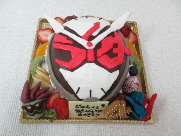 バースデーケーキに 仮面ライダージオウを立体形でビルドとエグゼイドも顔も立体で 大阪市東住吉区 パティスリーデコ