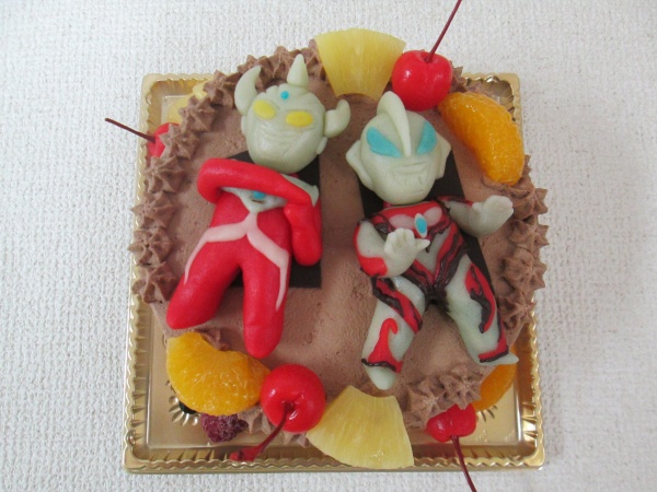 通販ケーキで ウルトラマンタロウとジードを全身立体でトッピング 大阪市東住吉区 パティスリーデコ