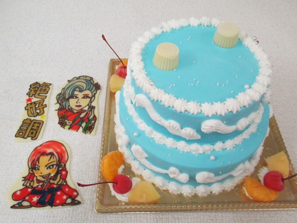 通販ケーキで ご指定デザイン2段ケーキに 型抜きイラストプレートを付けて 大阪市東住吉区 パティスリーデコ