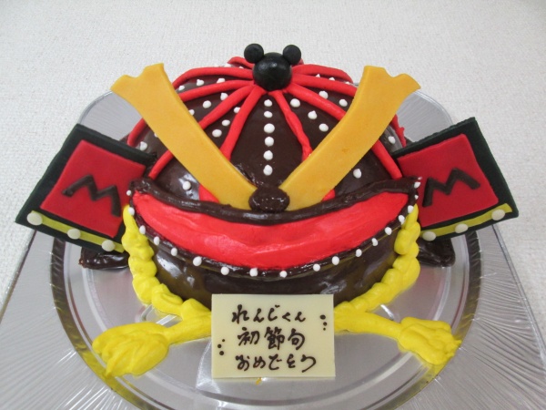 お祝いのケーキに ご指定デザインのかぶとを立体形ケーキで 大阪市東住吉区 パティスリーデコ