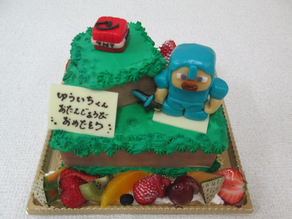 バースデーケーキに ご指定イメージケーキに マインクラフトのキャラを立体でトッピング 大阪市東住吉区 パティスリーデコ