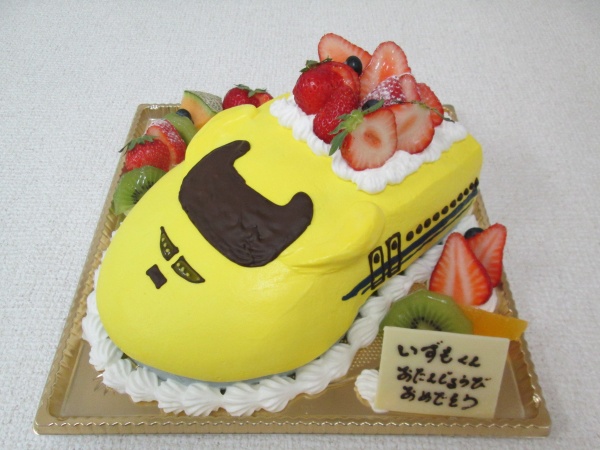 バースデーケーキに 新幹線のドクターイエローを立体形ケーキで 大阪市東住吉区 パティスリーデコ