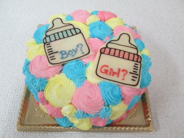 性別お披露目ケーキに カラフル花柄ケーキに赤と青の哺乳瓶をトッピング 大阪市東住吉区 パティスリーデコ