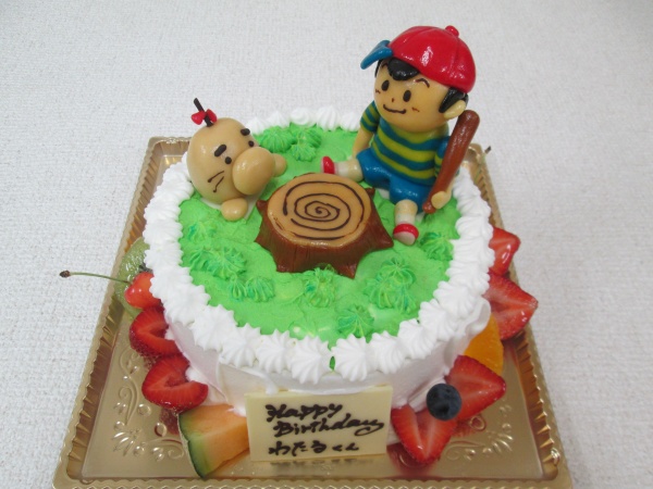 バースデーケーキに 草原イメージケーキご指定のゲームキャラを立体でトッピング 大阪市東住吉区 パティスリーデコ