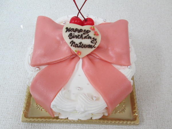 通販ケーキで 大きなピンクのちょうちょリボンをトッピング 大阪市東住吉区 パティスリーデコ