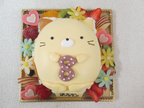 バースデーケーキに すみっこぐらしのねこの立体形に花やハートもトッピング 大阪市東住吉区 パティスリーデコ
