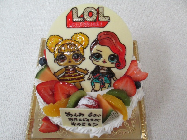 バースデーケーキに Lolサプライズ の女の子とロゴをプレートで描いてトッピング 大阪市東住吉区 パティスリーデコ