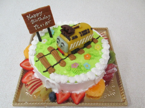 バースデーケーキに トーマスのディーゼル10を立体で 看板形メッセージプレート付で 大阪市東住吉区 パティスリーデコ