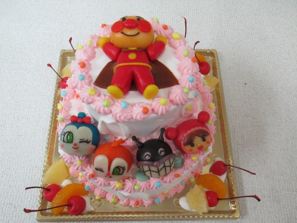 通販ケーキで 2段ケーキにアンパンマンと仲間たちを立体でトッピング 大阪市東住吉区 パティスリーデコ