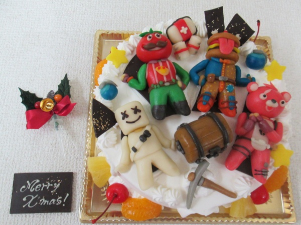 通販ケーキで クリスマスケーキにフォートナイトのキャラクターを立体でトッピング 大阪市東住吉区 パティスリーデコ