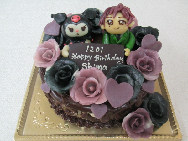 バースデーケーキに ご指定キャラとクロミちゃと 黒と紫のバラも立体でトッピング 大阪市東住吉区 パティスリーデコ