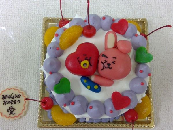 通販ケーキで Bt21のハートとウサギキャラを表情指定の顔を立体でトッピング 大阪市東住吉区 パティスリーデコ