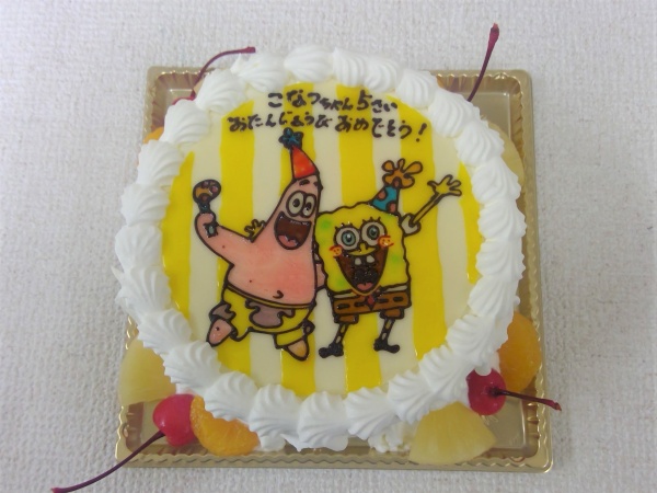 通販ケーキで ご指定のスポンジボブとパトリックのイラストをプレートでトッピング 大阪市東住吉区 パティスリーデコ